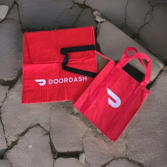 NWOT DoorDash Silver insulated pizza delivery bag and Doordash Hot Bag - Picture 1 of 2